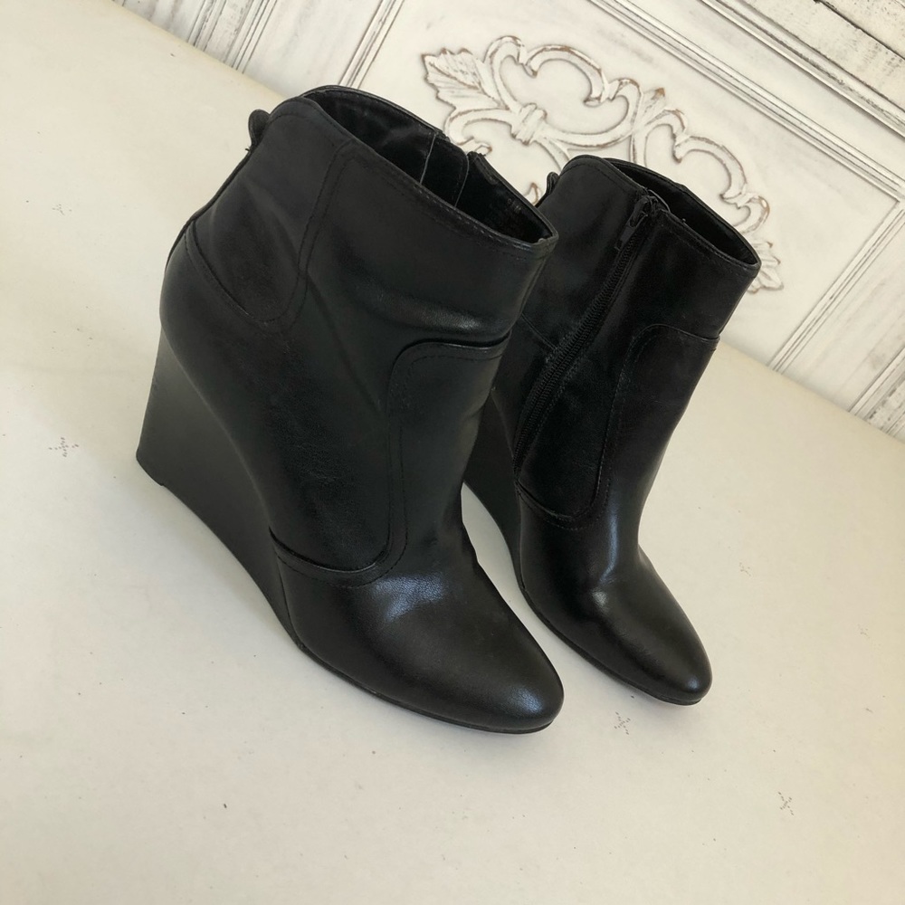 Nine West boots. 9.5 Trendy. Wedge heel. Black
